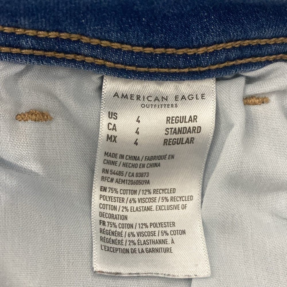 American Eagle π¦
Kick Boot jeans. Size 4 reg - Picture 4 of 6
